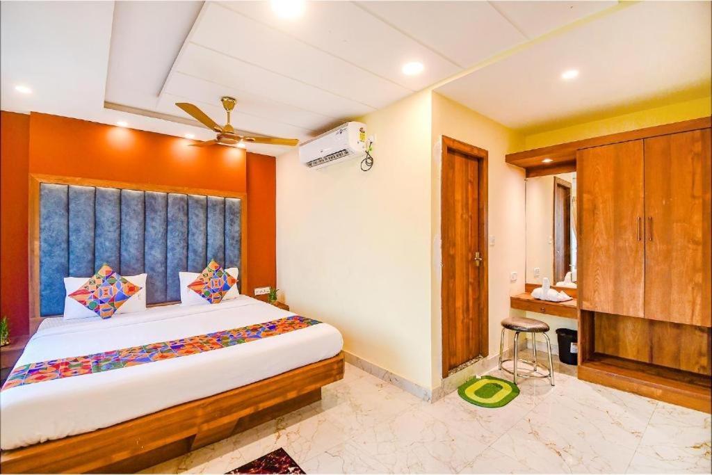 Hotel Aqua Tulip Kolkata Exterior photo